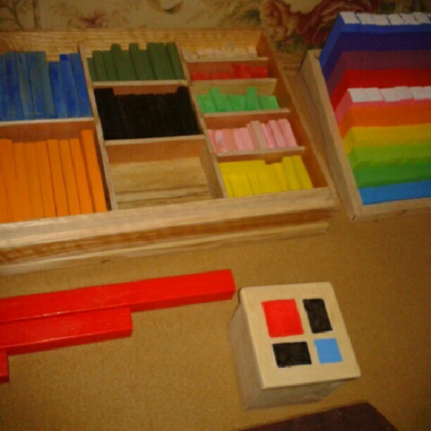 Materiales Montessori construidos por la Asociación Amalur este finde en Lakabe