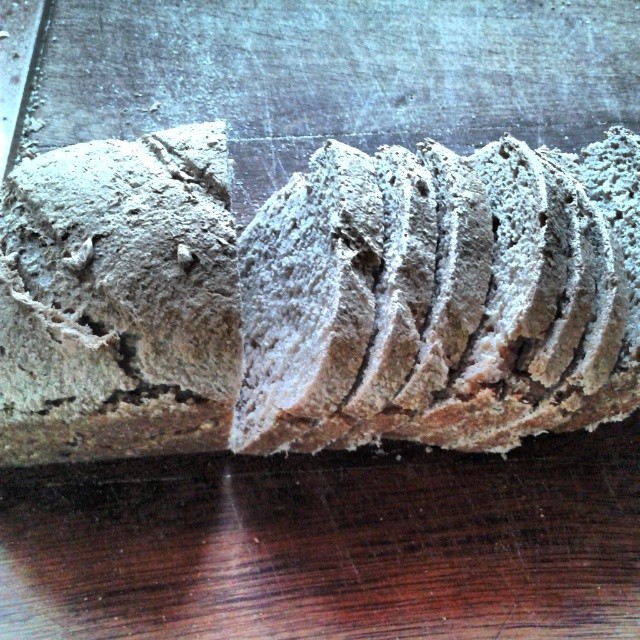 pan de masa madre de centeno con harinas integrales de trigo y espelta